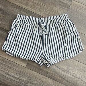 Universal Thread Striped Navy and White Women's Shorts